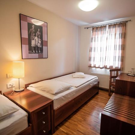 Dvor Jezersek Brnik Hotel Cerklje na Gorenjskem Kültér fotó