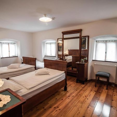 Dvor Jezersek Brnik Hotel Cerklje na Gorenjskem Kültér fotó